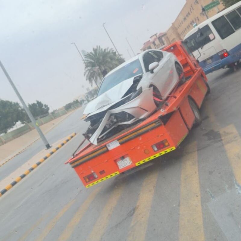 نقل سيارة بسطحة هيدروليك
